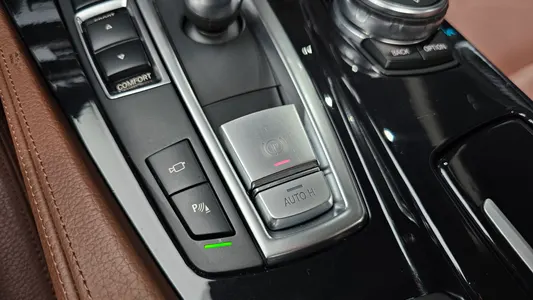BMW 5 Series (F10) 520d M 2015 18