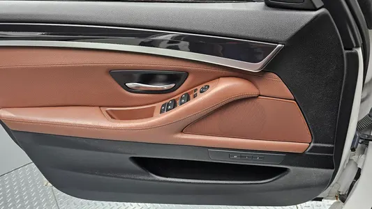 BMW 5 Series (F10) 520d M 2015 24