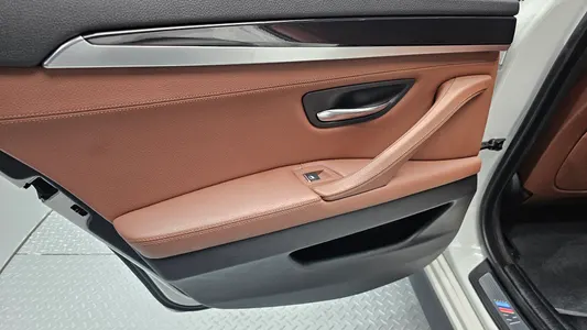 BMW 5 Series (F10) 520d M 2015 25