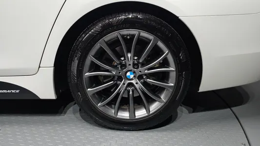 BMW 5 Series (F10) 520d M 2015 21