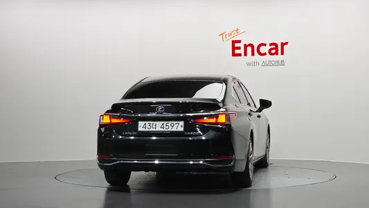 Lexus ES300h 7 2019 4