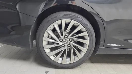 Lexus ES300h 7 2019 5