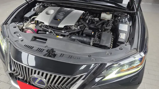 Lexus ES300h 7 2019 6