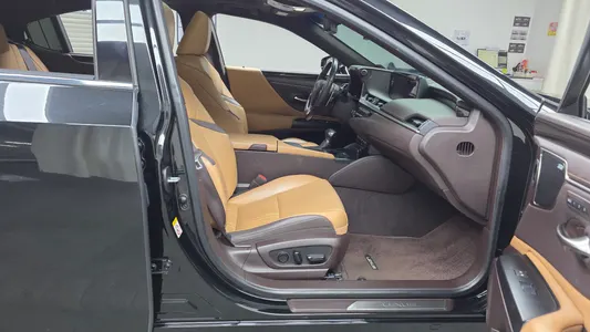 Lexus ES300h 7 2019 11