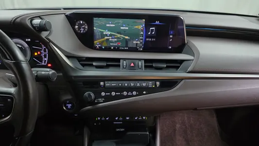 Lexus ES300h 7 2019 13