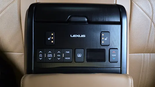 Lexus ES300h 7 2019 20