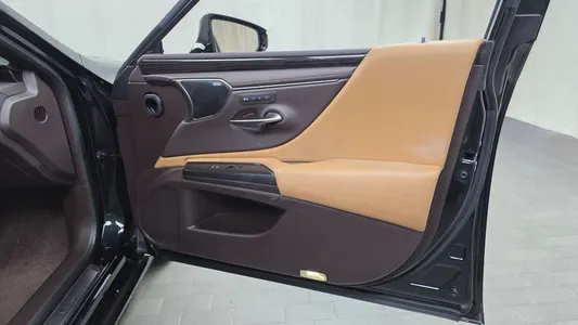 Lexus ES300h 7 2019 24