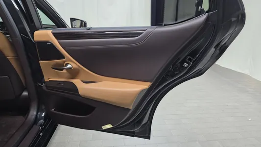 Lexus ES300h 7 2019 25