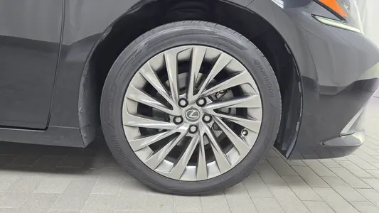 Lexus ES300h 7 2019 21