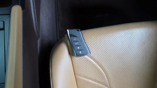 Lexus ES300h 7 2019 31