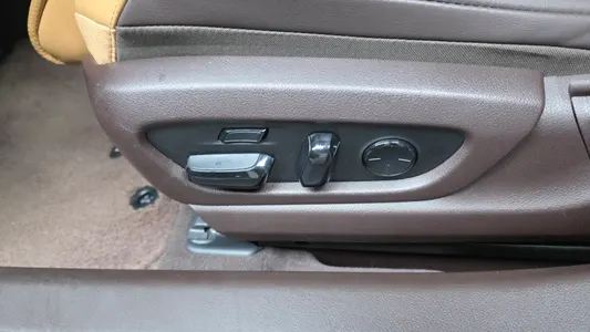 Lexus ES300h 7 2019 34
