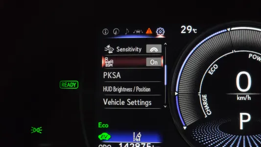 Lexus ES300h 7 2019 27