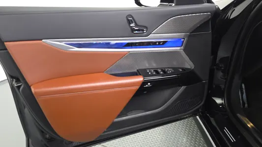 BMW 7 Series (G70) 740i sDrive M 2023 24