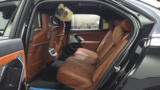 BMW 7 Series (G70) 740i sDrive M 2023 26