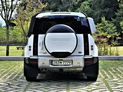 Land Rover (L663) 110 D240 SE 2020 4