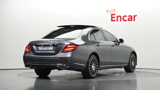 Mercedes-Benz E-Class W213 E300 4MATIC 2019