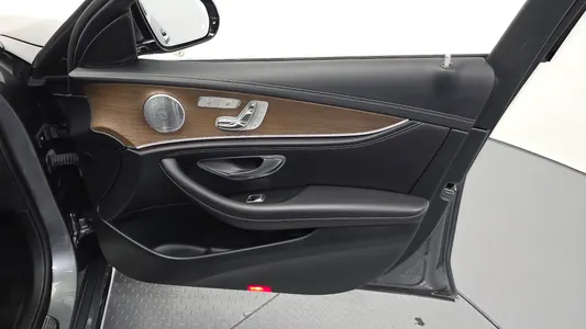 Mercedes-Benz E-Class W213 E300 4MATIC 2019 24
