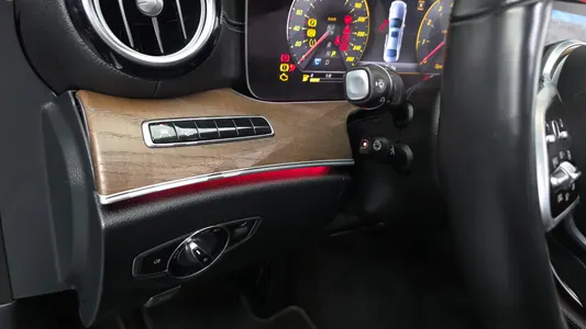 Mercedes-Benz E-Class W213 E300 4MATIC 2019 28