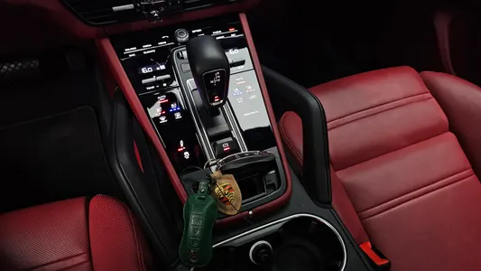 Porsche (PO536) 3.0 E- 2022 8