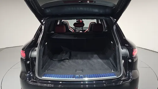Porsche (PO536) 3.0 E- 2022 19