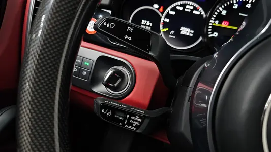 Porsche (PO536) 3.0 E- 2022 35