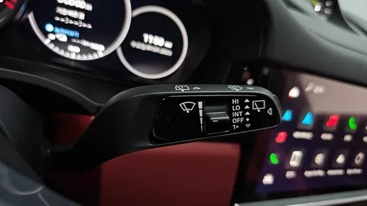 Porsche (PO536) 3.0 E- 2022 37