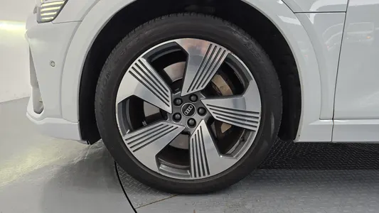 Audi e- 55 2021 5