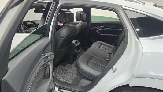 Audi e- 55 2021 11