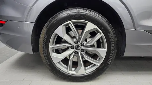 Audi e- 55 2023 5