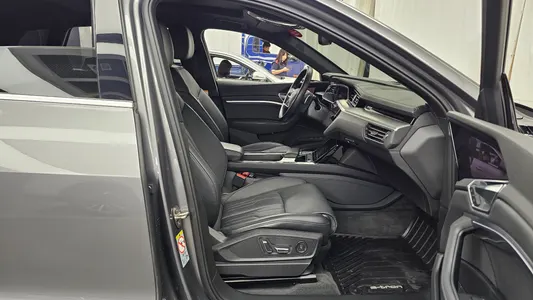 Audi e- 55 2023 11