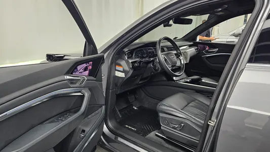 Audi e- 55 2023 10