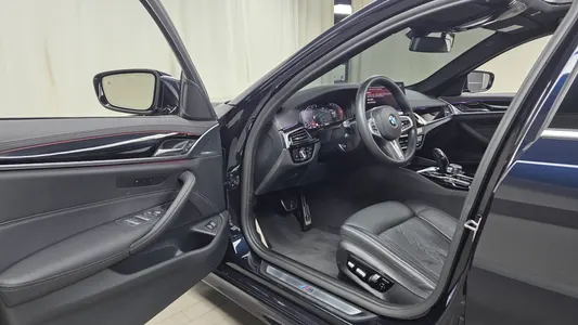 BMW 5 Series (G30) 523d M 2021 9
