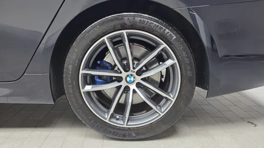BMW 5 Series (G30) 523d M 2021 21