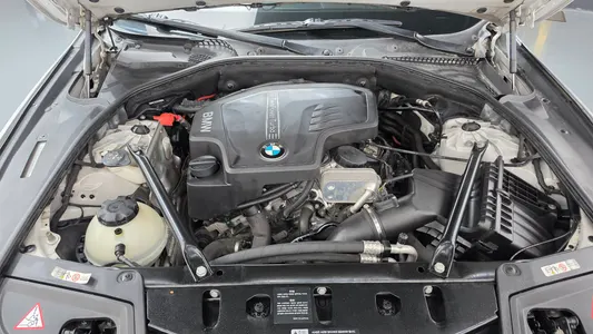 BMW 5 Series (F10) 528i xDrive 2013 6