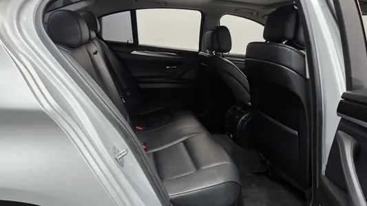 BMW 5 Series (F10) 528i xDrive 2013 12