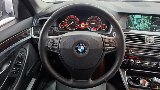 BMW 5 Series (F10) 528i xDrive 2013 13