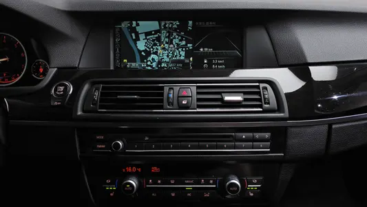 BMW 5 Series (F10) 528i xDrive 2013 14