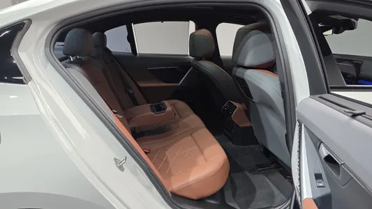 BMW 5 Series (G60) 530i xDrive M 2024 12