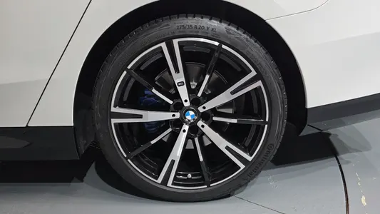 BMW 5 Series (G60) 530i xDrive M 2024 21