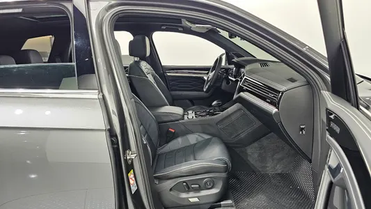Volkswagen 3 3.0 TDI R-Line 2024 11