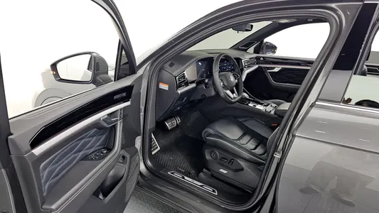 Volkswagen 3 3.0 TDI R-Line 2024 10