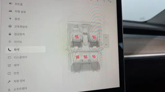 Tesla Y AWD 2022 16