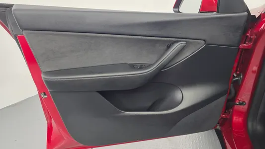 Tesla Y AWD 2022 24