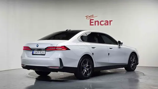 BMW 5 Series (G60) 520i 2024 5