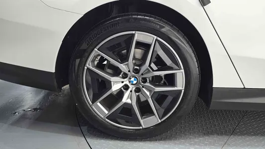 BMW 5 Series (G60) 520i 2024 7