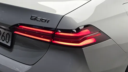 BMW 5 Series (G60) 520i 2024 23