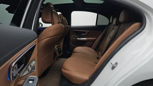 Mercedes-Benz E-Class W214 E300 4MATIC AMG Line 2025 11
