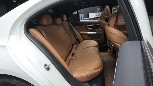 Mercedes-Benz E-Class W214 E300 4MATIC AMG Line 2025 12