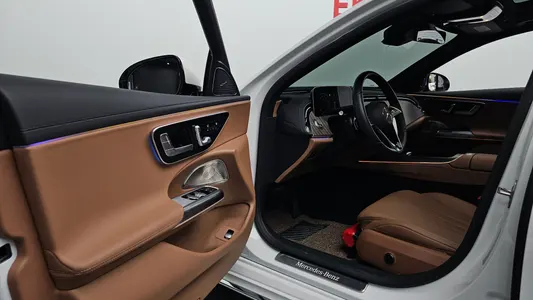 Mercedes-Benz E-Class W214 E300 4MATIC AMG Line 2025 10