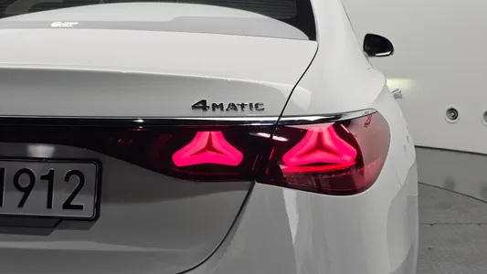 Mercedes-Benz E-Class W214 E300 4MATIC AMG Line 2025 23